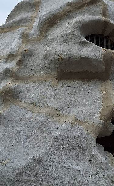 Gesamtansicht des Monsters Chetwynd nach Fertigstellung von vorne