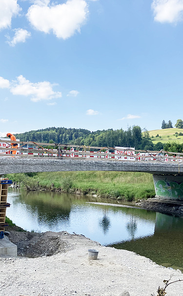 Bauarbeiten an der Tössbrücke in Kollbrunn - Bauwerkinstandsetzung Foto von Bauarbeiten an der Tössbrücke