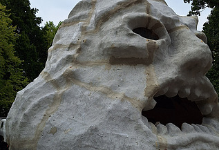 Gesamtansicht des Monsters Chetwynd nach Fertigstellung von vorne