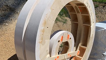 Mehrere Schalungselemente in der Produktion