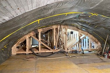 Detailaufnahme aus der Baustelle im oberen Bereich der Tunnelwölbung