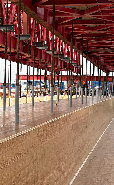 Detailaufnahme der Baustelle mit den Schalungselementen