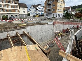 Foto von Überbauung der Kreuzung und Brücke mit Schalung