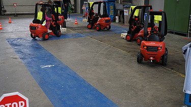 Gabelstapler-Parcours Kinder auf den Mini-Gabelstaplern