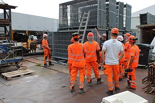 Instruktion auf dem Werkareal: Korrekter Einsatz von Bockleitern