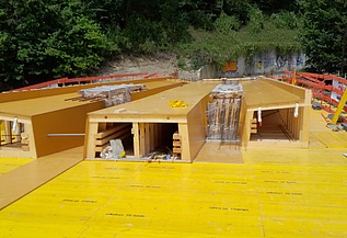 Aufnahme flach über die Baustelle und die Schalungselemente