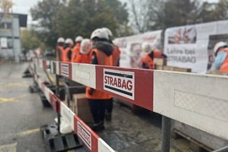 Schüler:innen auf der Baustelle