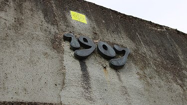 1907 - Aufschrift an einem alten Gebäudeteil des bestehenden Wasserreservoir Kopfholz in Rüschlikon 