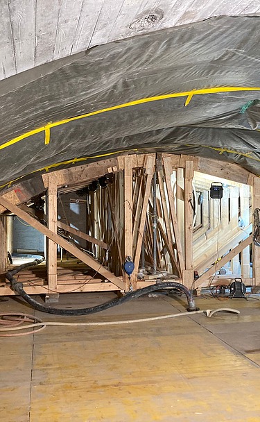Detailaufnahme aus der Baustelle im oberen Bereich der Tunnelwölbung