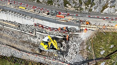 Fokus auf östliches Ende der Stützmauer und die entsprechenden Arbeiten