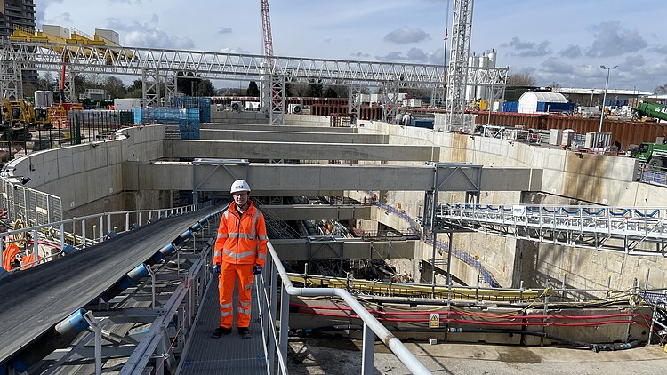 Beni auf der Baustelle Victoria Road Crossover Box 