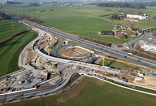Gesamtaufnahme der Baustelle aus der Vogelperspektive in grosser Höhe