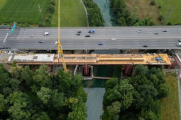 Gesamtansicht aus der Vogelperspektive in grosser Höhe