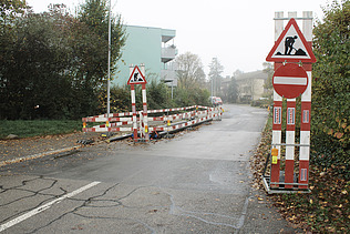 Strasse mit Einfahrtverbotsschild