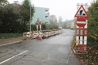 Strasse mit Einfahrtverbotsschild
