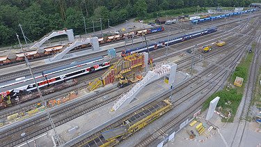 Baustelle aus der Vogelperspektive und grosser Distanz