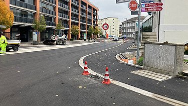 im Fokus die Biegung die Abzweigung kurz nach Asphaltierung