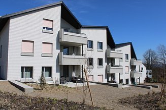 Sicht auf die Mehrfamilienhäuser am Wegacher in Brütten