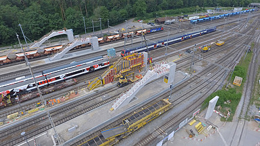 Baustelle aus der Vogelperspektive und grosser Distanz