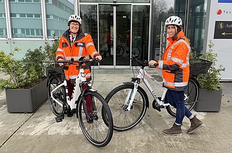 Neue Pool-Velos und E-Bikes Mitarbeiterinnen unterwegs mit den neuen Pool-Velos und E-Bikes
