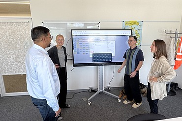 Team Innovation & Digitale Transformation bei ihrem wöchentlichen Standup-Meeting