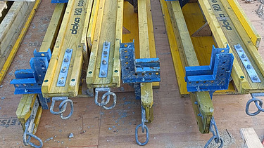 Detailaufnahme der Schalungskonstruktion in der Produktion