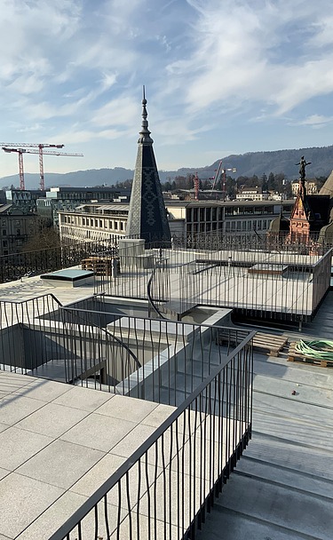 Foto vom Aussichtspunkt auf dem Dach mit Blick auch Schlossspitze