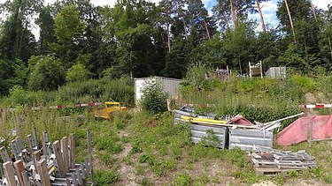 Die idyllische Waldlichtung, unter der sich die bestehenden Wasserkammern befinden