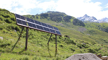 Installierter Solartisch auf der zukünfiten NalpSolar-Anlage