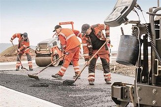 Bild von Arbeiten im Verkehrswegebau