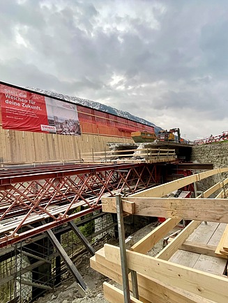 Punt Stalusa Bauarbeiten an der Strasse sowie Bau neuer Brücke
