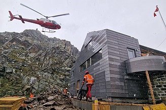 Bauarbeiten Medelserhütte - Alpiner Ingenieurbau Foto von Bauarbeiten SAC-Hütte
