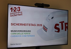 Präsentationsfolie zum STRABAG Sicherheitstag 2026 mit Thema Wundversorgung.