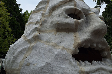 Gesamtansicht des Monsters Chetwynd nach Fertigstellung von vorne