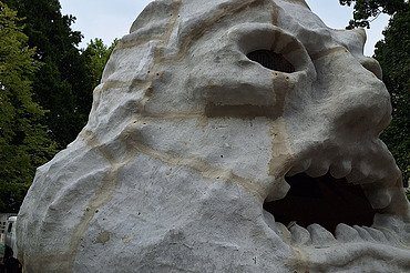 Gesamtansicht des Monsters Chetwynd nach Fertigstellung von vorne