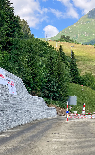 Bauarbeiten an der Oberalpstrasse - Ingenieurbau STRABAG Foto von STRABAG Strassenkorrektion in Dieni
