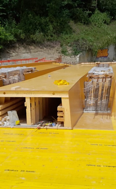 Aufnahme flach über die Baustelle und die Schalungselemente