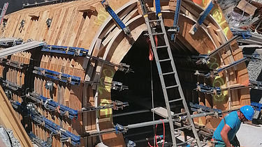 Fertig montierte Schalungselemente auf der Baustelle