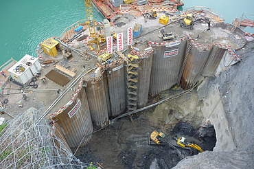 Einlaufbauwerk Stausee Solis in Alvaschein Bild von Einlaufbauwerk Stausee Solis