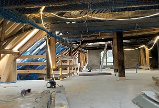 Bild vom Dachgeschoss mit neuen Holzbalken