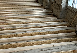 Foto von Balkendecken und Böden (Draufsicht)