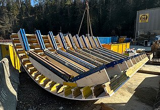 Aufnahme auf der Baustelle mit einem grossen Schalungselement