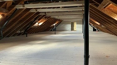 Foto von Innenraum des Dachstuhls vom Wohnheim Tilia