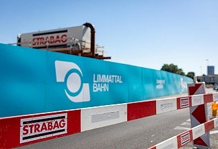 Foto von Absperrung Limmattal Bahn mit STRABAG Absperrung vorne dran