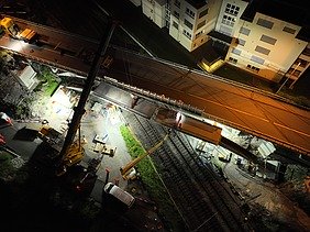 Foto von Hirschenbrücke und Zusammenführung zweier Brückenteile