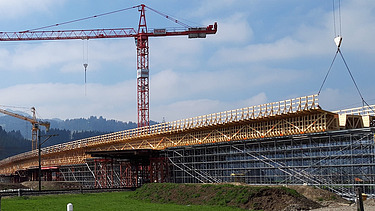 Gesamtansicht der Baustelle aus grosser Distanz