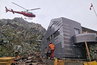Bauarbeiten Medelserhütte - Alpiner Ingenieurbau Foto von Bauarbeiten SAC-Hütte