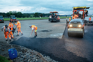Foto von Verarbeitung des Asphalts