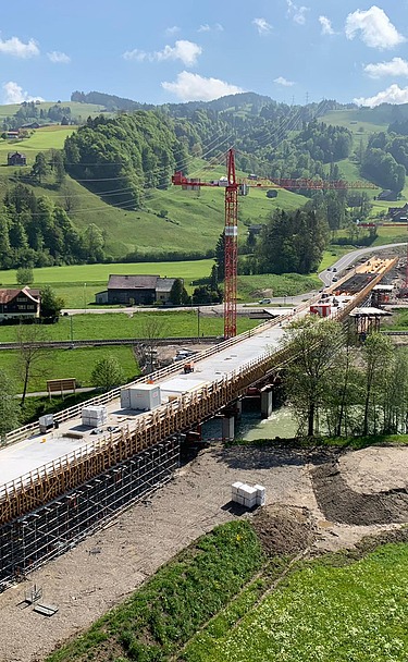 Brückenschalung in Wattwil - STRABAG Holzbau Betonschalungen Foto von Brücke Thur SOB