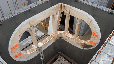 Ein Schalungselement auf der Baustelle in Kloten